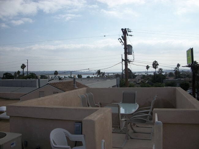 Foto del edificio - 1939 Felspar St