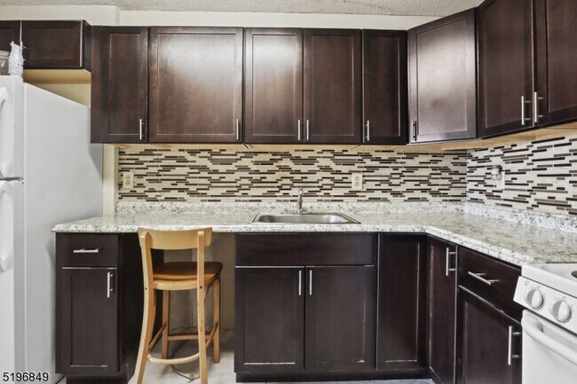 Foto del edificio - 10 N Wood Ave