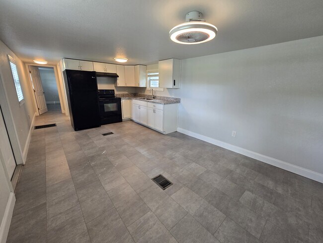 Foto del edificio - 4425 Bryan Ave