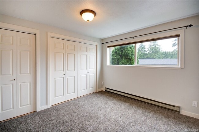 Building Photo - Waterfront 1 Bedroom Condo