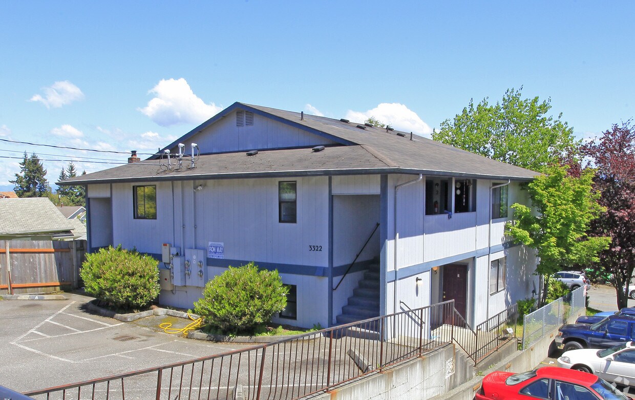 Primary Photo - 3322 LOMBARD Ave