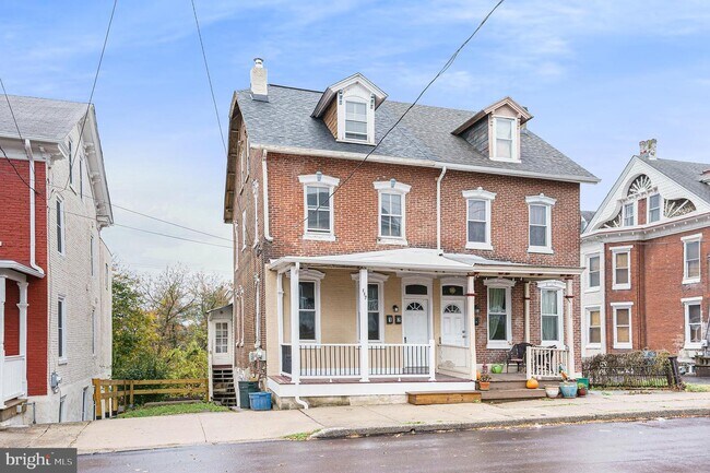 Building Photo - 117 2nd Ave
