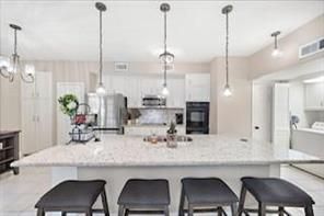 Foto principal - 2131 Lake Village Dr