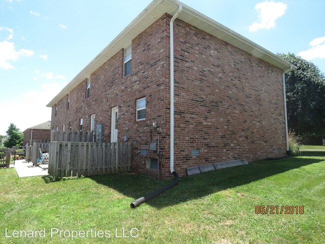 Building Photo - 721-727 Kings Carriage Rd