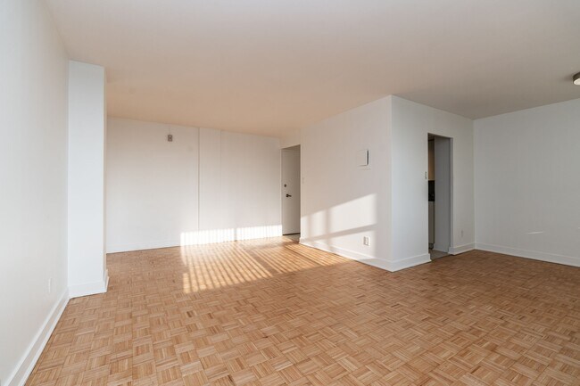 Photo du bâtiment - 551 Eglinton Ave E