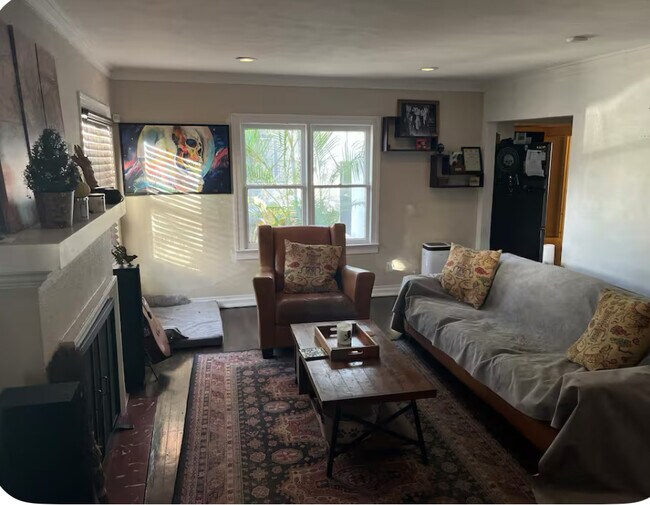 Building Photo - 1220 E Mohawk Ave