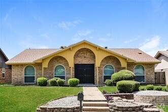 Building Photo - 1816 Christopher Dr
