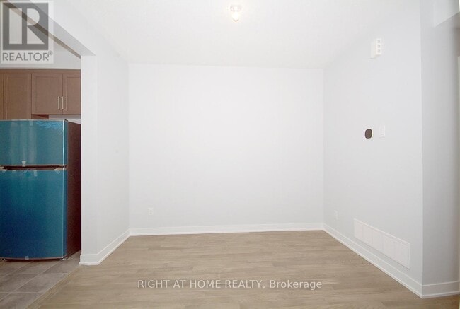Building Photo - 274 Ormiston Cres