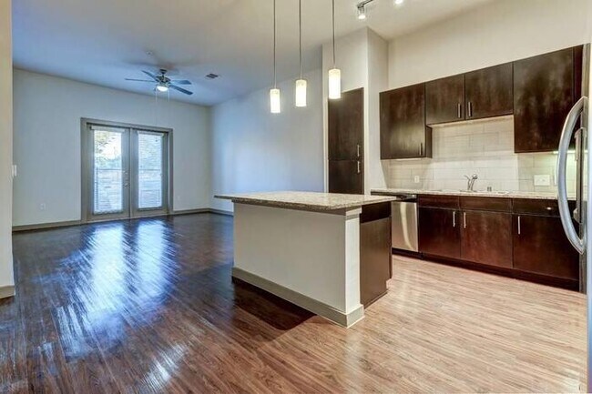 Foto del edificio - 2660 N Haskell Ave.