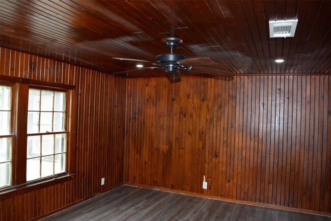 Building Photo - 2021 Ducros St