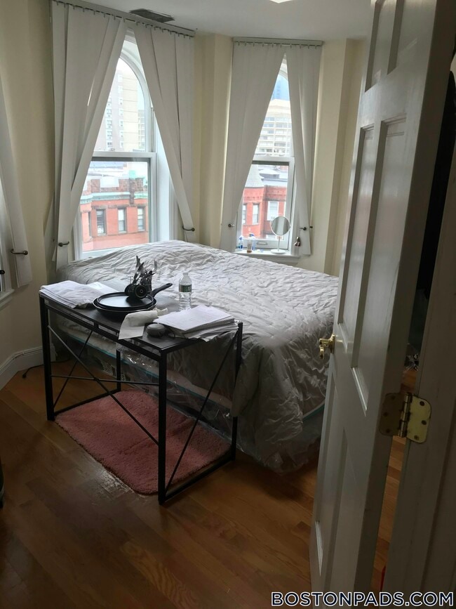 Foto del edificio - 90 Westland Ave