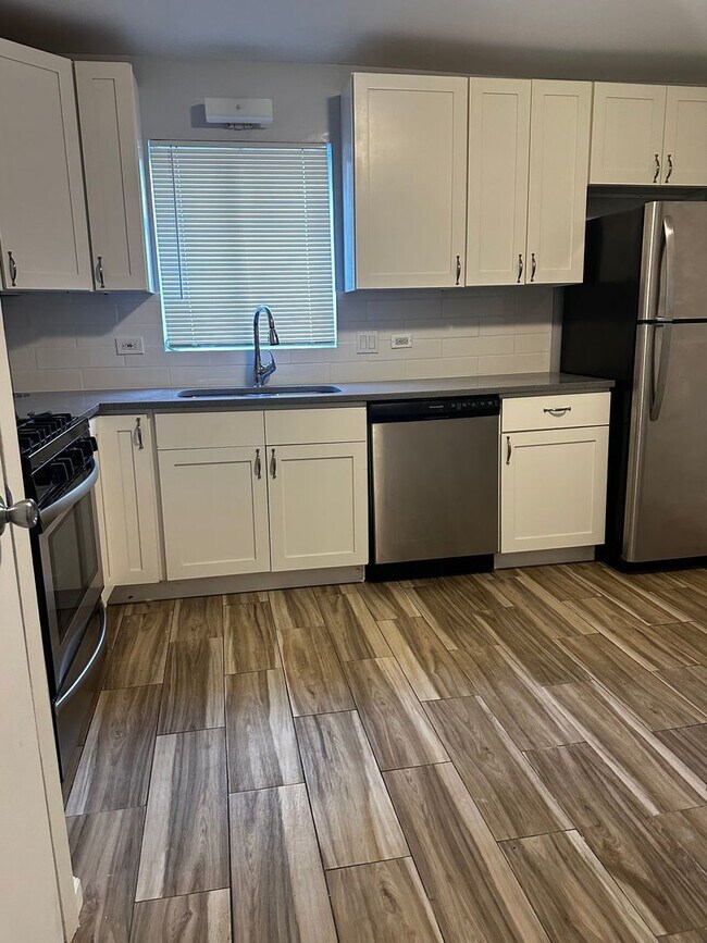 Foto del edificio - 6020 Lake Bluff Dr