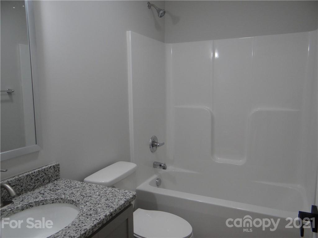 Building Photo - 125 Eastview Dr