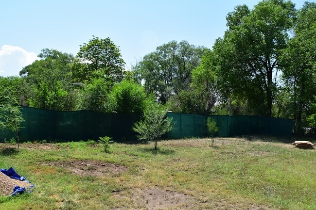 Building Photo - 1002 B NM-76