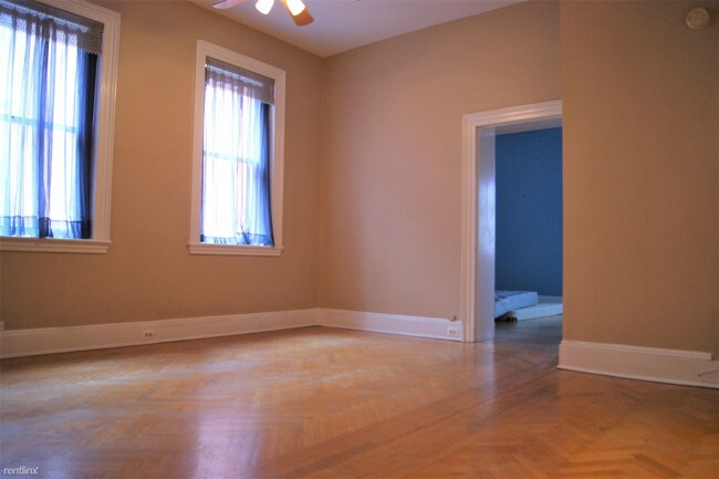 Building Photo - 1 br, 1 bath  - 10 W Madison St Apt 21