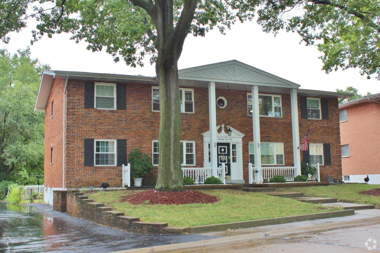 Primary Photo - 10140-10150 Chaucer Ave