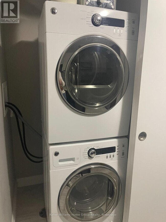 Building Photo - 63 Arthur St S