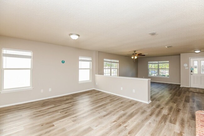 Foto del edificio - 4712 Shell Ridge Dr