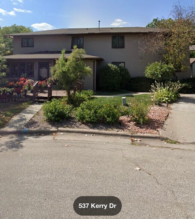 Frente - 537 Kerry Dr