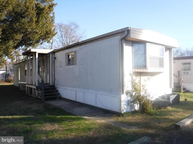 Building Photo - 53 Shamrock Ave
