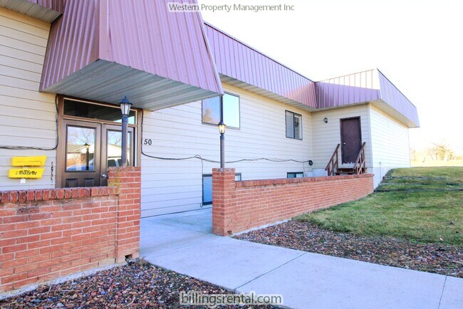 Frente del edificio - 50 Almadin Ln