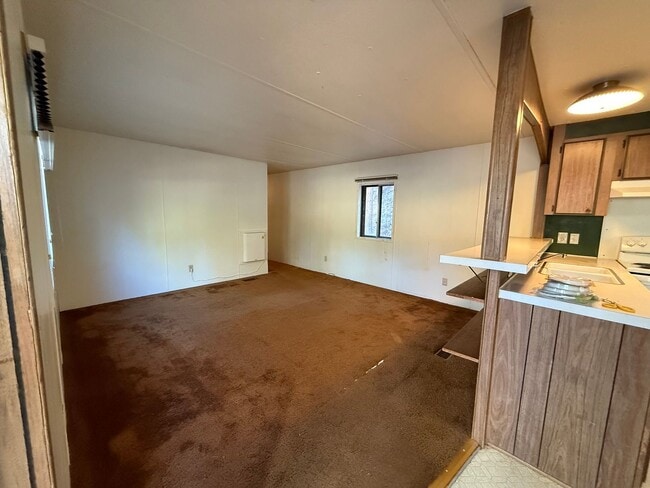 Building Photo - 2 Bed/1 Bath on Bend's Westside - Stannium...
