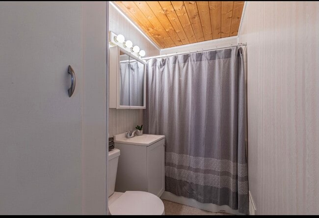 Building Photo - 130 S Adams St