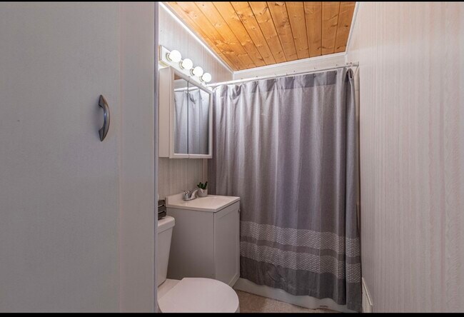 Foto del edificio - 130 S Adams St