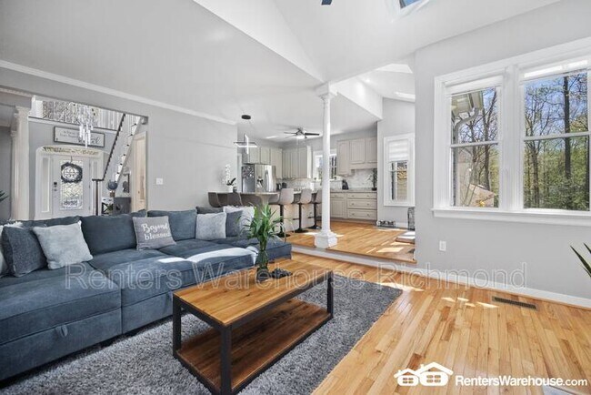 Building Photo - 6000 Sedgefield Rd