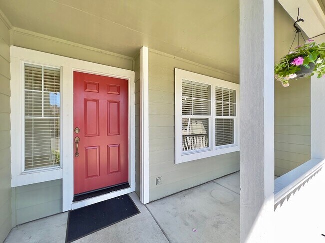 Building Photo - Beautifully Renovated Four Bedroom North N...