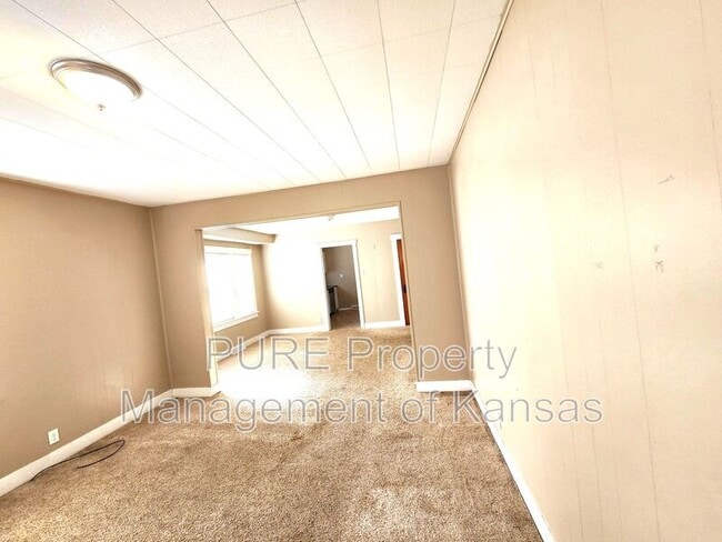 Building Photo - 1145 SW Plass Ave