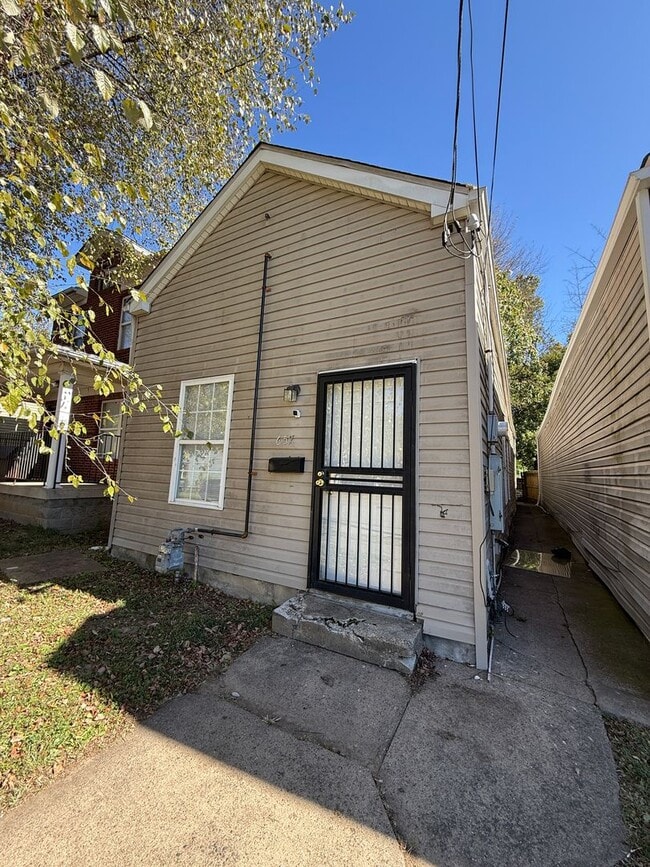 3-BED 1-BATH SINGLE FAMILY HOME - 3-BED 1-BATH SINGLE FAMILY HOME