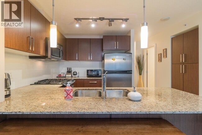 Building Photo - 9868 Cameron St