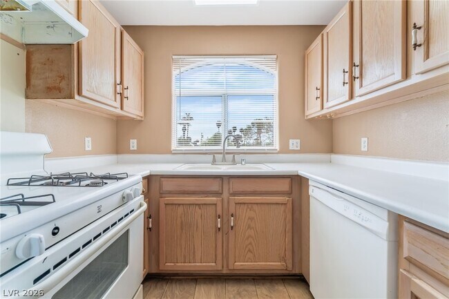 Foto del edificio - 4320 W Lake Mead Blvd