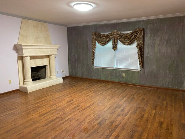 living room - 747 Houston Mill Rd NE