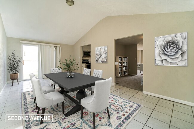 Building Photo - 1758 Ivanhoe Dr