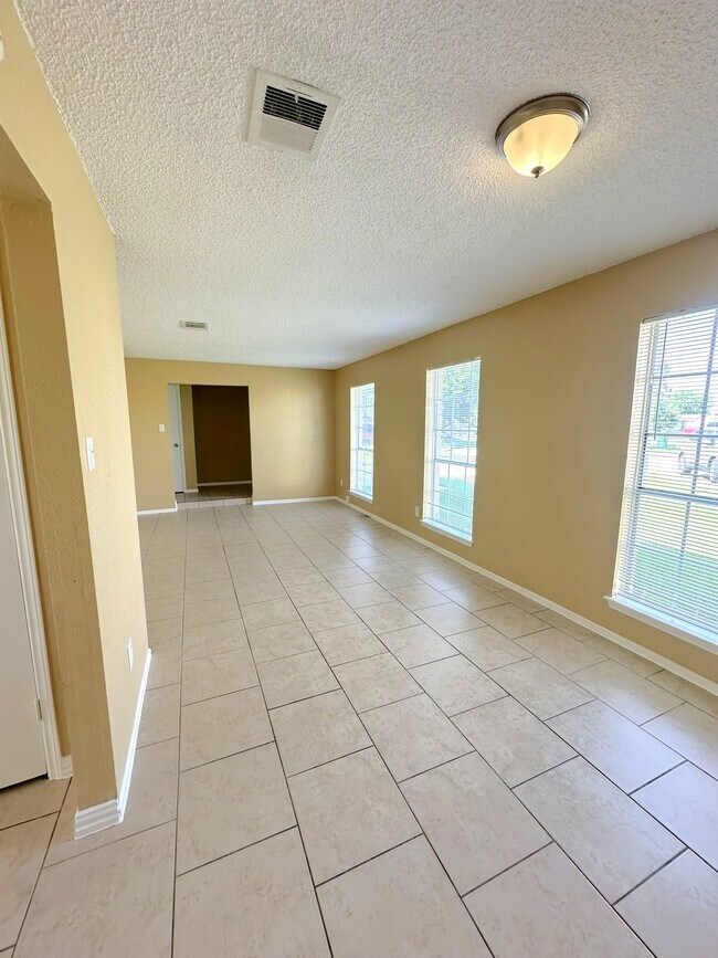 Foto del edificio - 12210 Roandale Dr