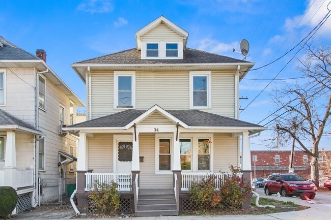 Building Photo - Spacious Single Family Home In York City!