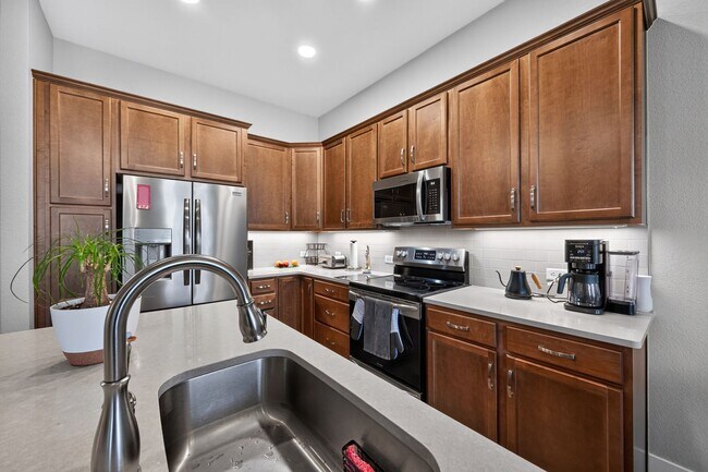 Foto del edificio - 4153 Trapper Lake Dr