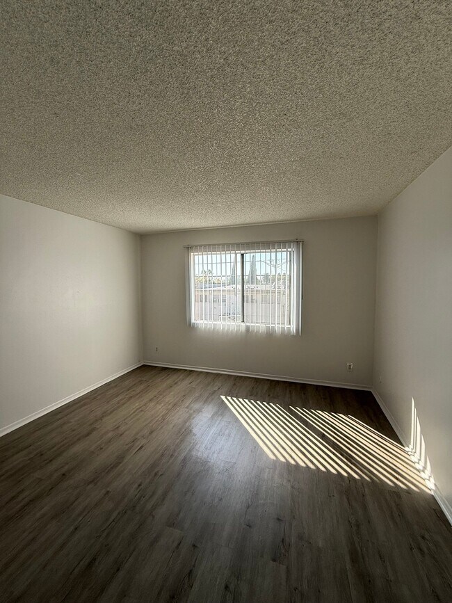 Building Photo - 509 N Berendo St