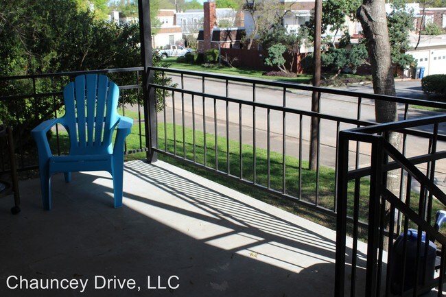 Foto del edificio - 606-618 Chauncey Dr