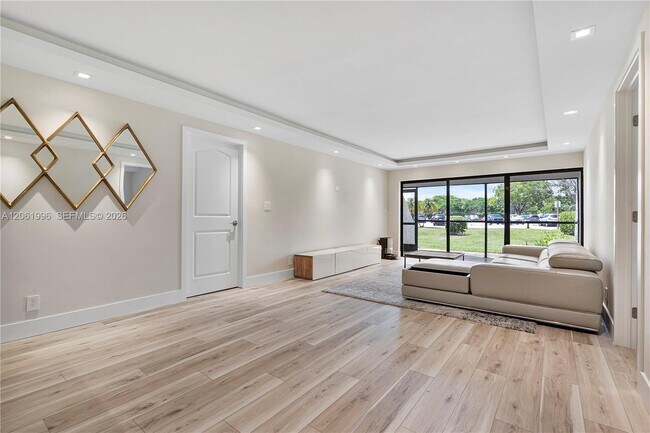 Foto del edificio - 230 Lakeview Dr