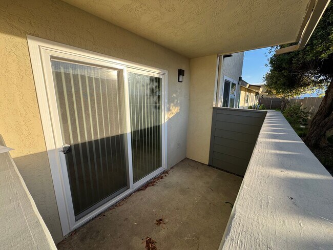 Building Photo - Grove Ave - IB