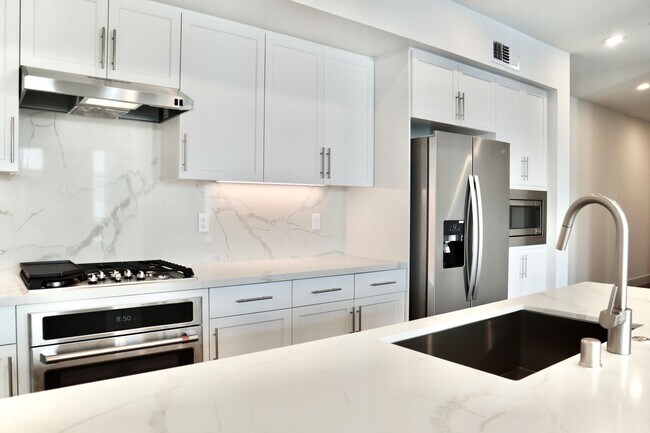 Building Photo - Modern 3-Bed Condo Near Warm Springs/South Fremont BART Station