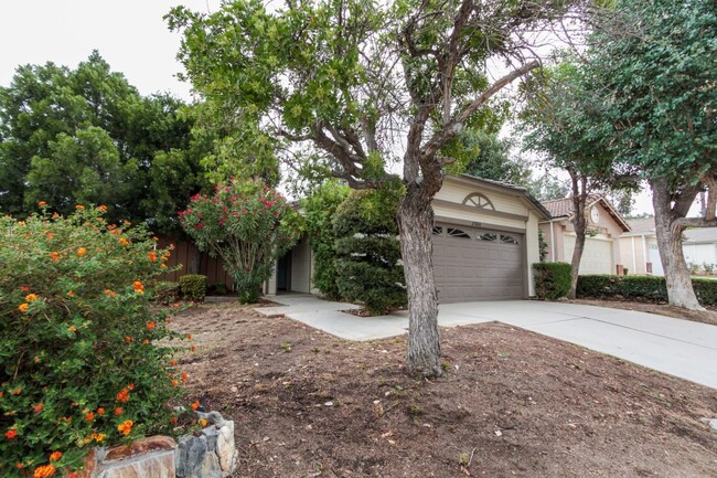 Building Photo - 27800 Hillpointe Dr