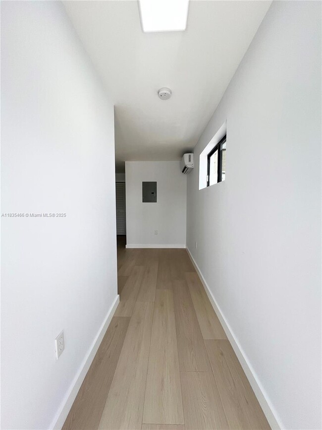 Building Photo - 2555 SW 67th Ave