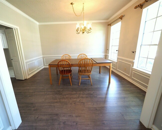 Foto del edificio - 15122 Greenleaf Ln