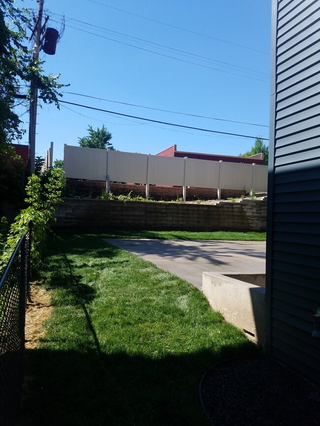 Building Photo - 1048 Dayton Ave