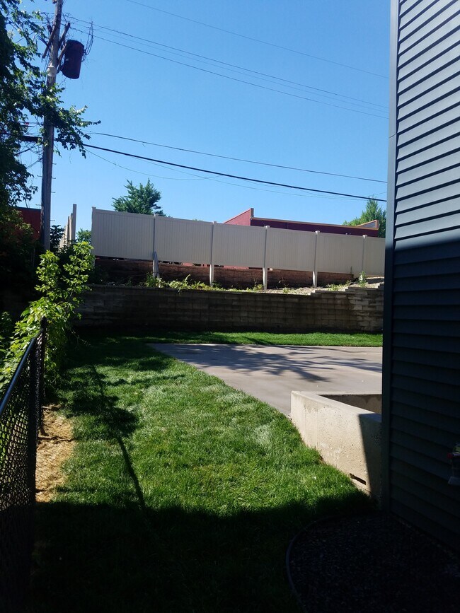 Foto del edificio - 1048 Dayton Ave