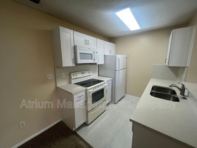 Foto del edificio - 2561 Grassy Point Dr